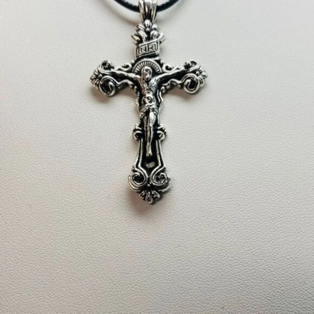 Vintage Style Ornate‎ Silver Crucifix Cross Pendant Necklace Religious Jewelry